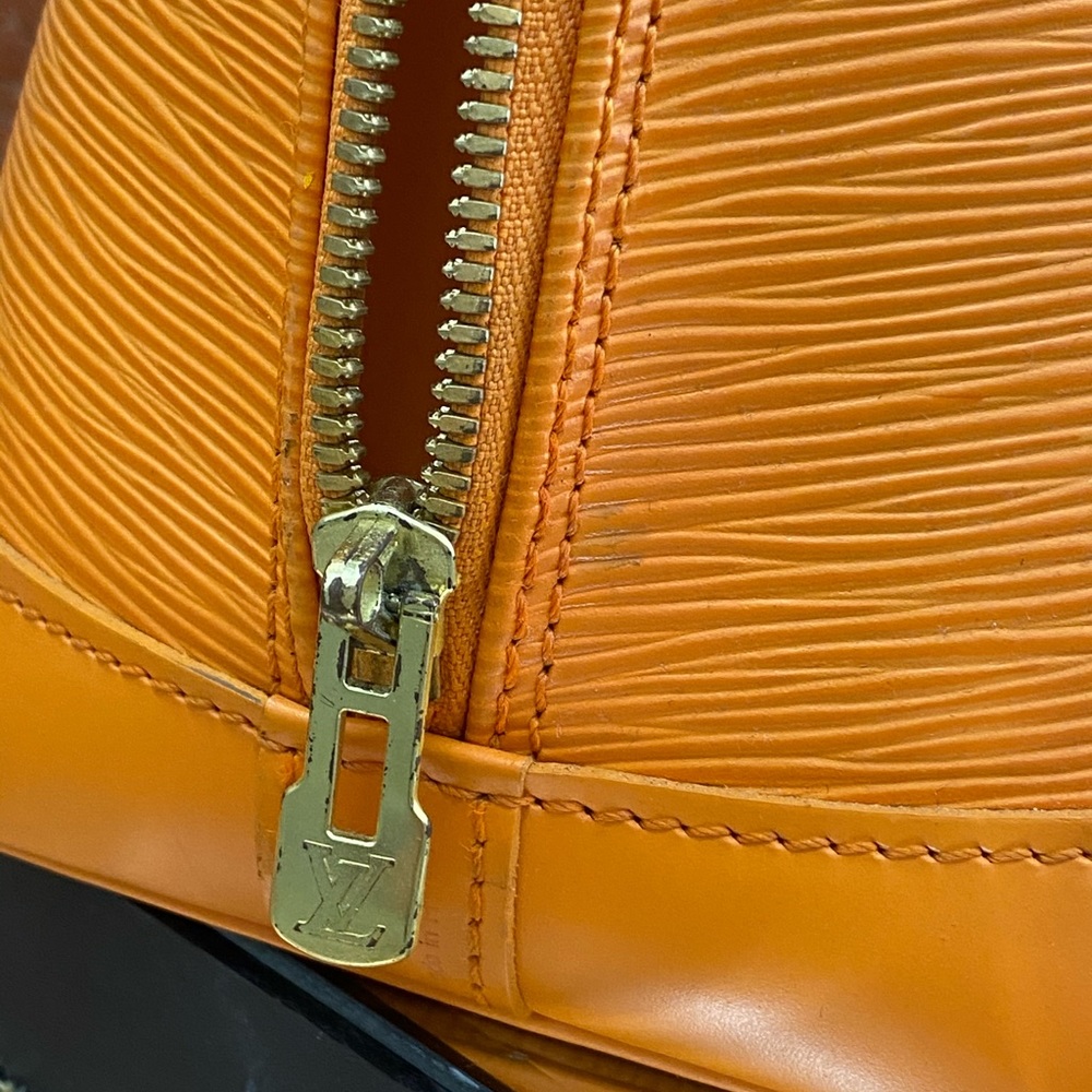 Authentic LV Hand Bag - Picture 5 of 9